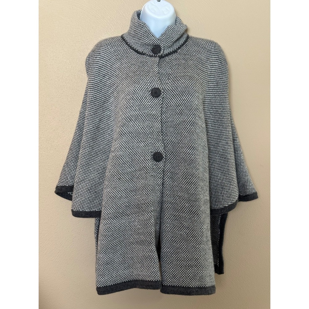 Pachamama Alpaca Blend Knit Poncho Cape Gray White Button Front One Size OS